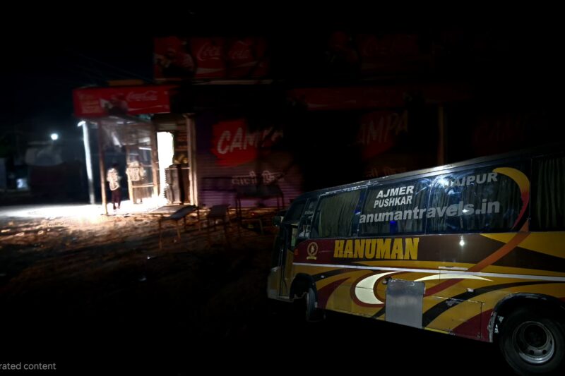 रामदेवरा बस यात्रा में बड़ी लापरवाही  अंधेरे चौराहे में महिलाएँ असुरक्षित