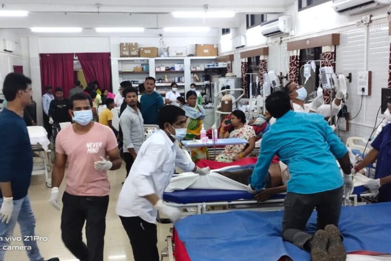 मानवता शर्मसार: जगदलपुर में एचआईवी संक्रमित महिला से डॉक्टरों का अपमानजनक व्यवहार