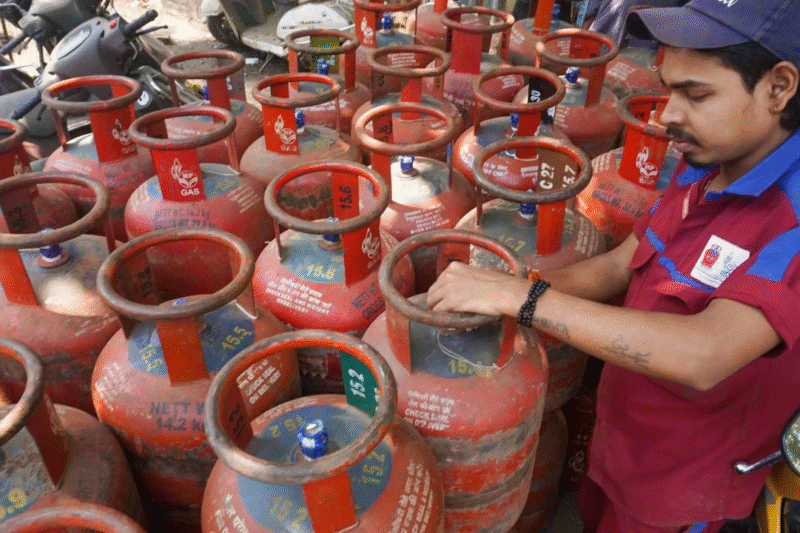 India to double US gas buys, cut Gulf reliance