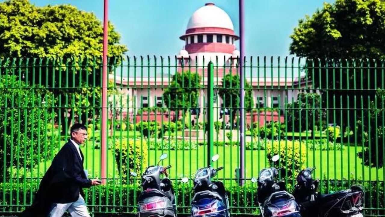 Karur stampede case: Supreme Court to hear plea alleging TVK ministers 'influencing' witnesses